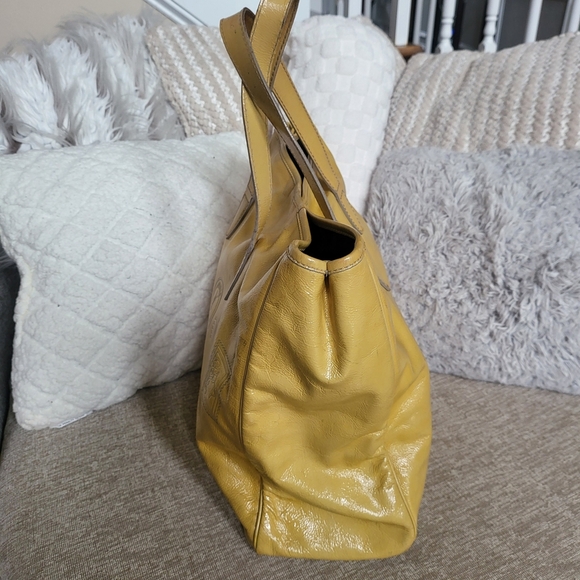 YVES SAINT LAURENT  Mail Tote Bag Patent leather Yellow.. - Picture 3 of 11